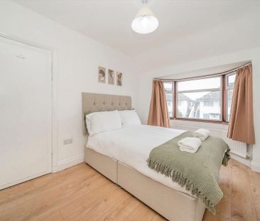 4 bedroom detached house to rent - Photo 2