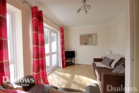 2 bedroom flat to rent - Photo 2