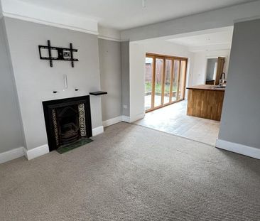 4 bedroom detached house to rent - Photo 3