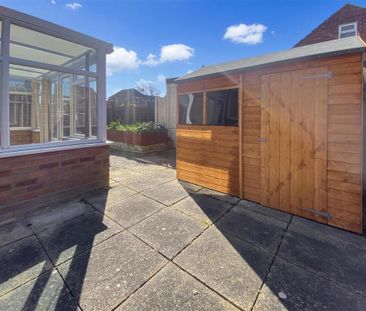 4 bedroom semi-detached house to rent - Photo 4