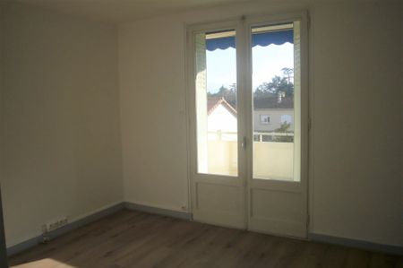 Location Appartement 3 pièces 59m² ROMANS SUR ISERE 26100 - Photo 3