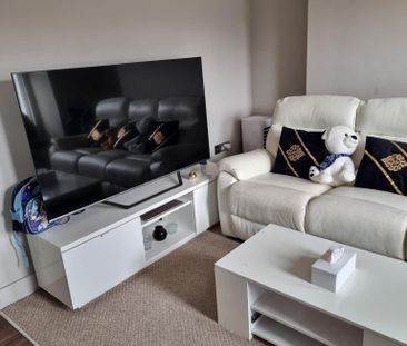 1 bedroom in a house share to rent - Photo 2
