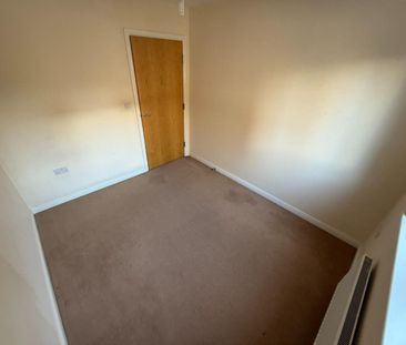 2 bedroom Flat To Let - Photo 4