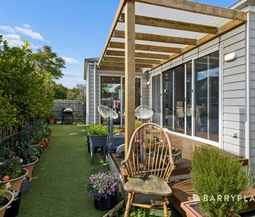 Stylish Three-Bedroom Home Just 300m from the Foreshore - Photo 5