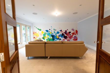 6 bedroom detached house to rent - Photo 5