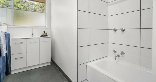 Neat & Tidy 3 Bedroom Home! - Photo 1