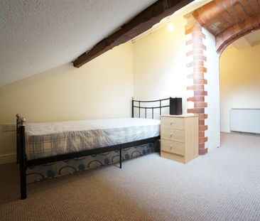 Flat, 14 Tabernacle Garth Road - Photo 3