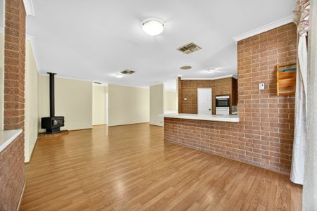 Spacious Family Living In Sought After Erskine - Photo 3