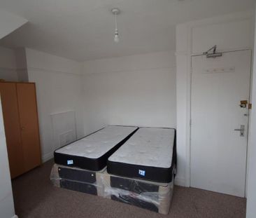 2 bedroom house share to rent - Photo 2