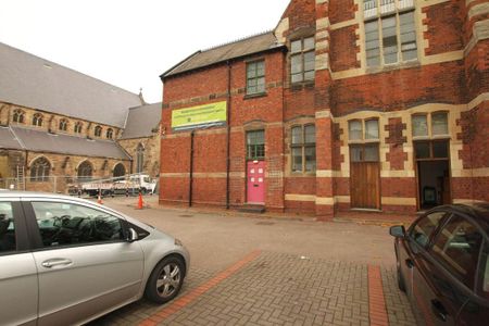 2 bedroom flat to rent - Photo 2