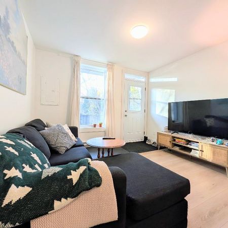 **Because You Deserve Renovated 4 1/2 Parking Included, Metro Lasalle, Verdun** - Photo 4