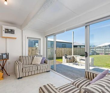 Enjoy sea breezes on Seabury Ave! - Photo 5