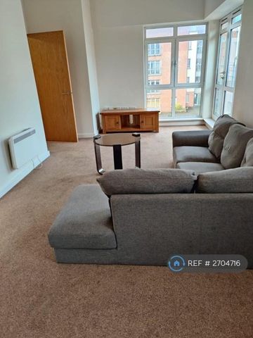 2 bedroom flat to rent - Photo 3