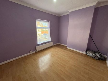 2 bedroom end of terrace house to rent - Photo 2