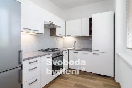 Doporučujeme nově zrekonstruovaný byt 3+kk/B v revitalizovaném domě, P6 – Ruzyně, ul. Stochovská - Fotografie 3