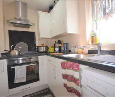 Grange House, Patricia Close, Slough, SL1 - Photo 3