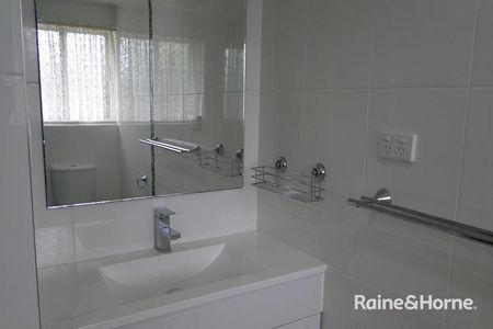 TWO BEDROOM UNIT, FULLY FURNISHED! - Photo 2