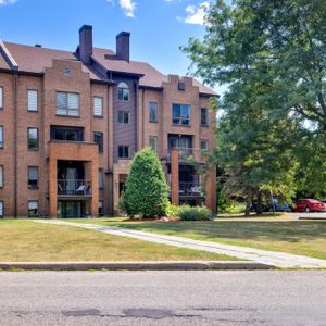 Condo 2 Chambres 200, Rue De Morency#301 - Photo 2