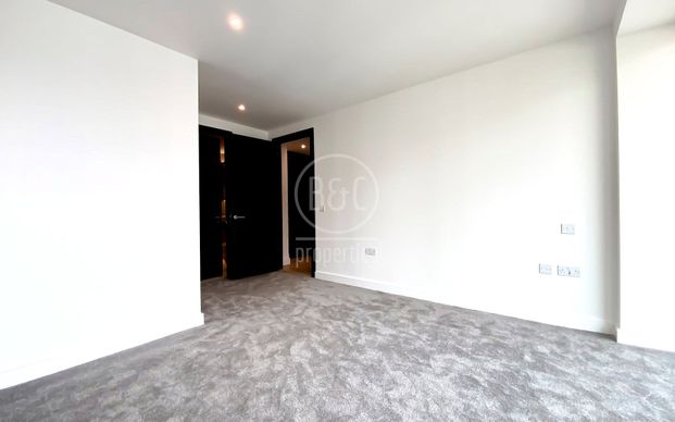 Hennessey Apartments, Brigadier Walk, Royal Arsenal, London, SE18 6YT - Photo 1