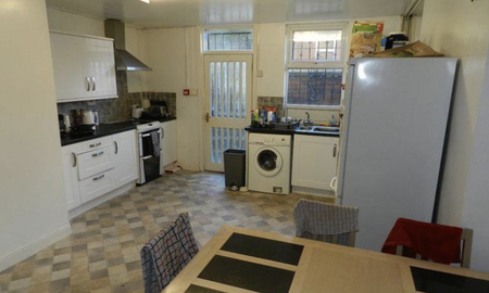 18 Ridgeway Terrace, Leeds, LS6 2HU - Photo 4