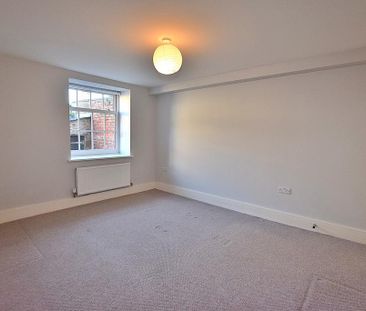 2 bedroom ground floor flat to rent - Photo 2