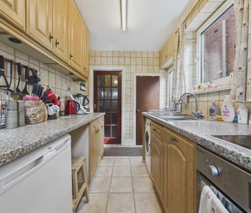 3 bedroom semi-detached house to rent - Photo 4