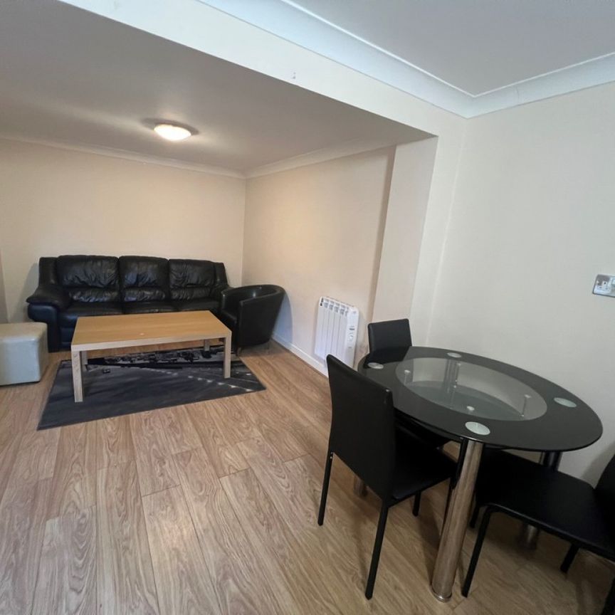 4 bed Flat for Rent - Photo 1