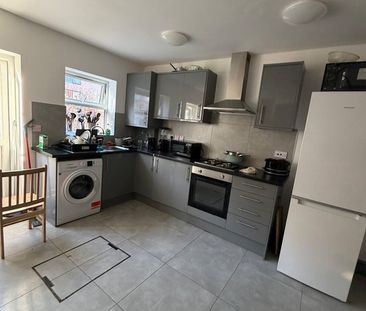 Room in a Shared House, Erskine Road, E17 - Photo 5