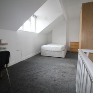 2 Bedroom Terraced House - Photo 2