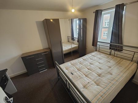 4 bedroom semi-detached house to rent - Photo 2