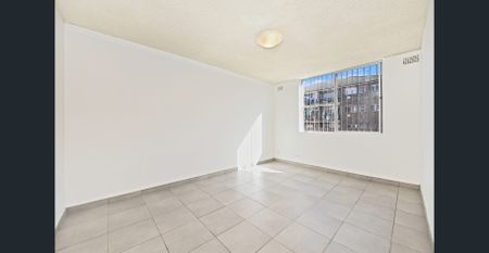 Convenient Ground-Floor 2-Bedroom Apartment - Photo 5