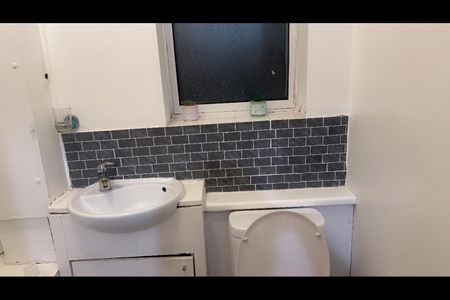 2 Bed Maisonette, Teignmouth Close, LE5 - Photo 3