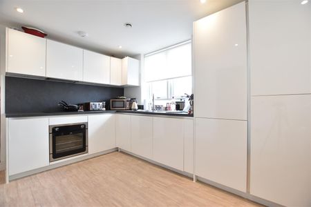 The Street, Ashtead - Photo 3