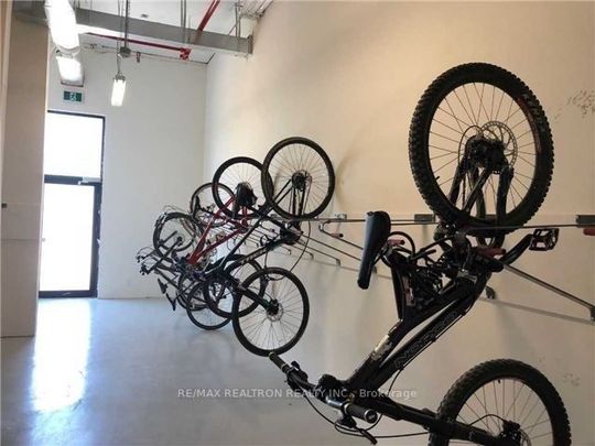 For Lease - 555 William Graham Drive Unit# 421, Aurora, Ontario - Photo 1