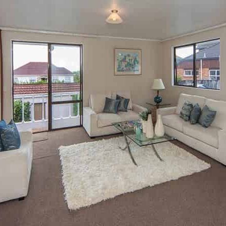 Sunny & Private 3-Bedroom Unit in Balmoral / Mt Eden - Semi-Furnished/Water Included - Photo 1