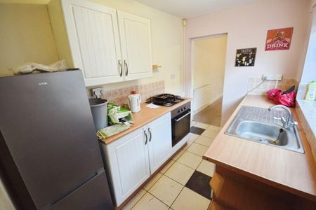 2 bedroom terraced house to rent - Photo 4