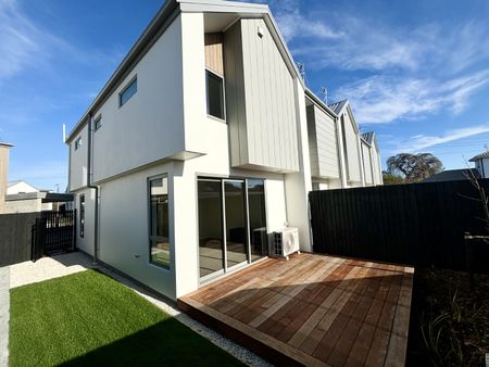 57 Bampton, Burwood - Photo 4