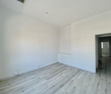 LOVELY THREE BEDROOM APARTMENT IN PRIME LOCATION - Photo 6