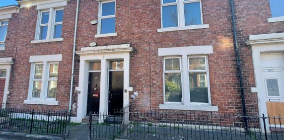 3 bed flat to rent in Croydon Road, Newcastle upon Tyne, NE4 - Photo 2