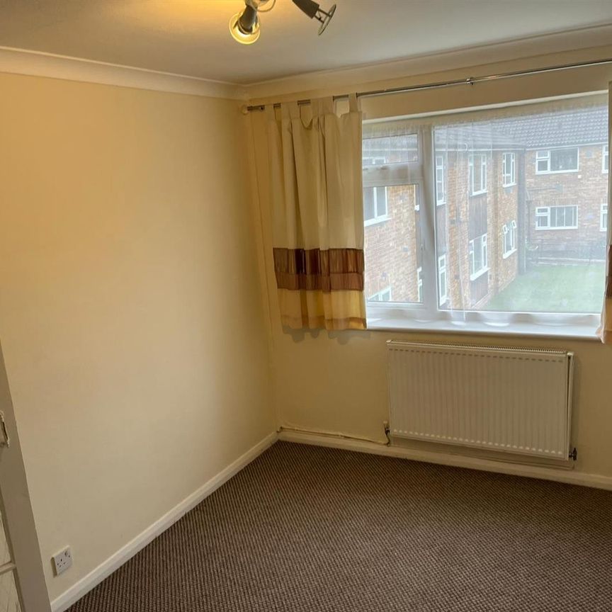 2 bed flat to rent in Kingsfield Road, Oxhey, WD19 - Photo 1