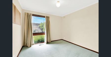 FRESHLY PAINTED & LOCATED IN THE FHSZ & WITHIN METRES TO THE BEACH! - Photo 4