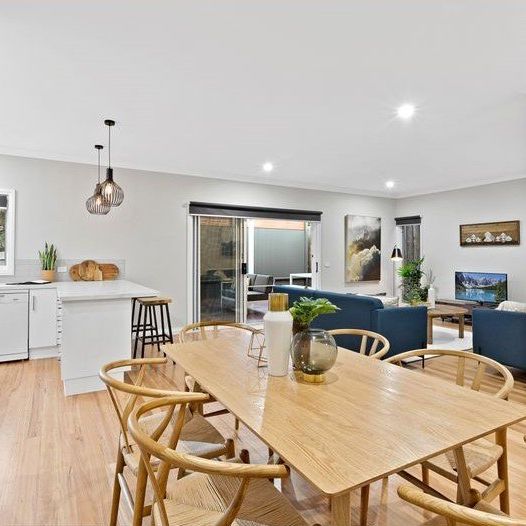 White Picket Fence Beauty - Photo 1