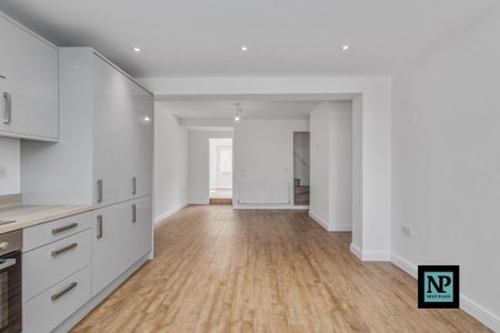 3 bedroom terraced house to rent - Photo 4