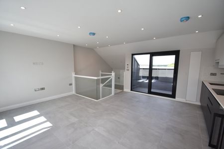 Oak End Way, Gerrards Cross, Buckinghamshire,SL9 - Photo 2