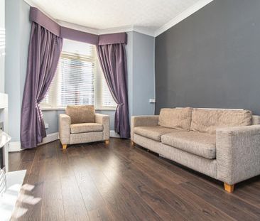 2 bedroom end of terrace house to rent - Photo 2