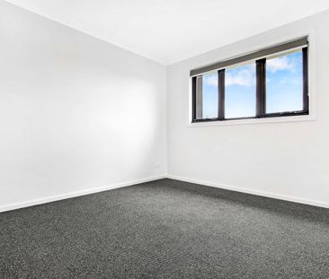 8/17 Welsummer Drive, Clyde North, Vic 3978 - Photo 4