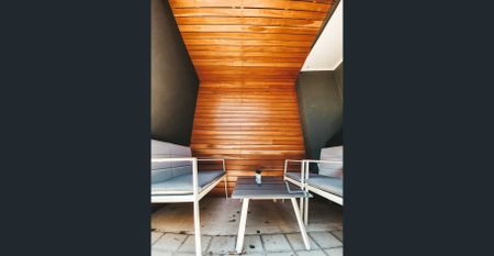 Gorgeous on Gladstone- A Cosy Semi-Furnished Cottage in the East - Photo 4