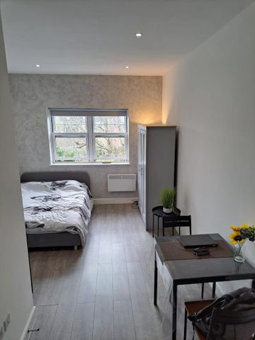 1 bedroom in a house share to rent - Photo 4