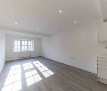 1 Bedroom Flat - Photo 2