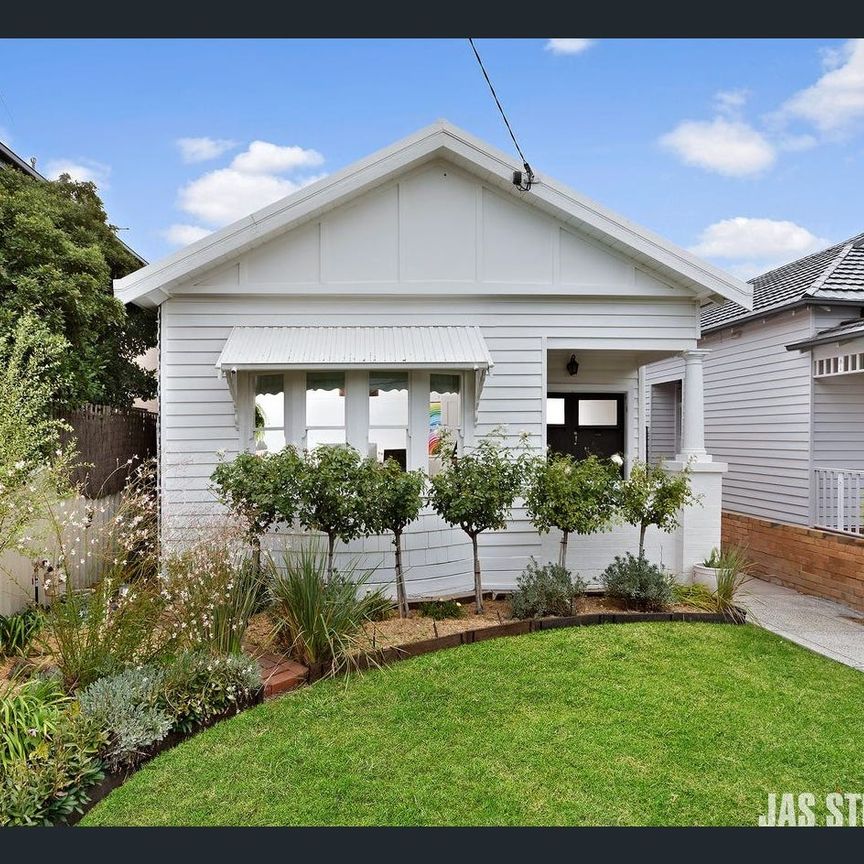 Excellence In An Elite Address! - Photo 1